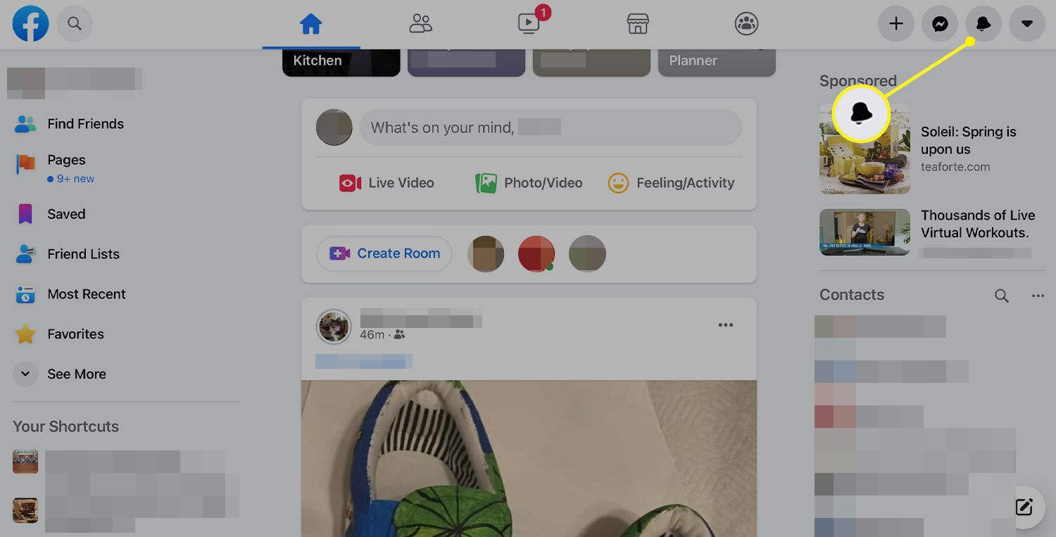 Επιτραπέζιο Facebook με επισημασμένο το εικονίδιο κουδουνιού ειδοποιήσεων
